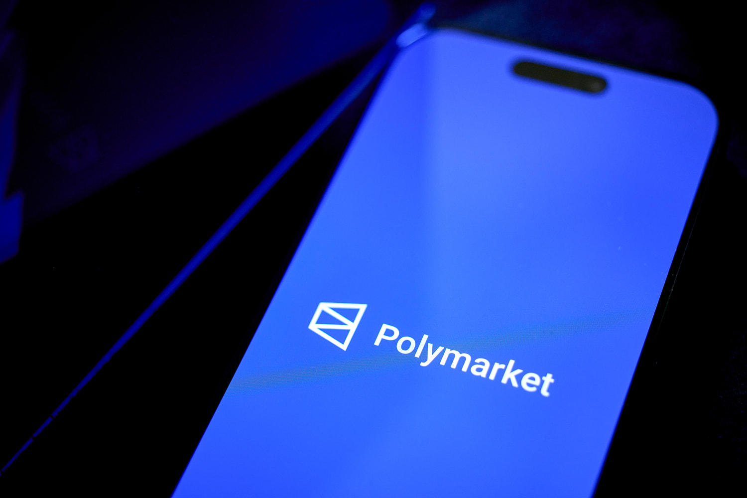 Polymarket briefly halts trading after third-party compromise and reports of stolen user funds